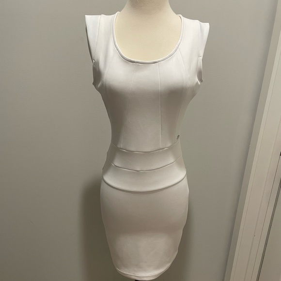 Guess Keyhole Back Dress - Picture 3 of 8